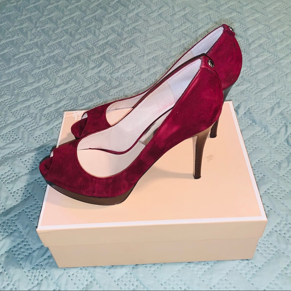 MICHAEL MICHAEL KORS York Suede Platform Pumps